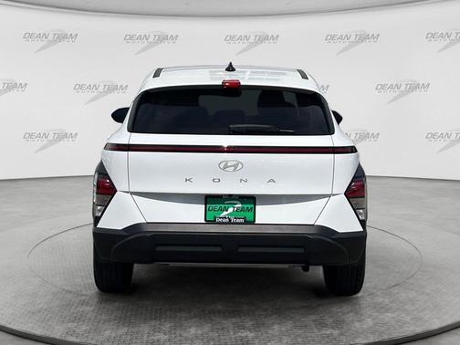 Atlas White 2025 Hyundai KONA SE