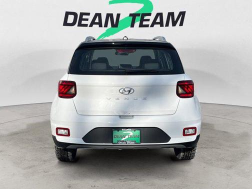 2026 Hyundai VENUE SEL w/Two-Tone Roof