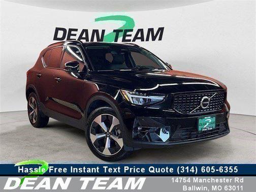 2023 Volvo XC40 B5 Plus Dark Theme