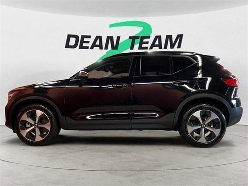 2023 Volvo XC40 B5 Plus Dark Theme