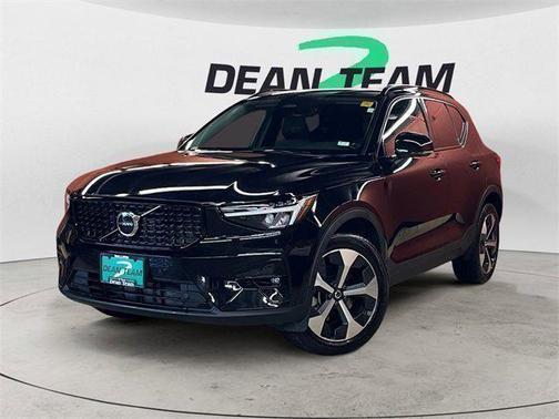 2023 Volvo XC40 B5 Plus Dark Theme