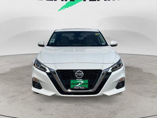 Pearl White Tricoat 2022 Nissan Altima 2.5 Platinum