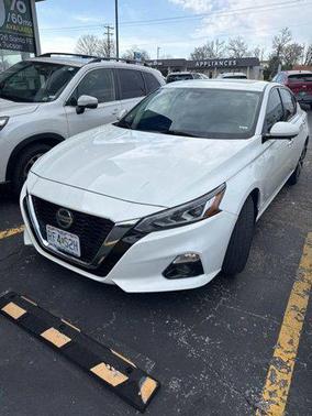 Pearl White Tricoat 2022 Nissan Altima 2.5 Platinum