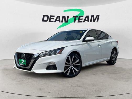 Pearl White Tricoat 2022 Nissan Altima 2.5 Platinum