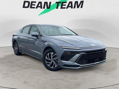 2026 Hyundai SONATA Hybrid Base