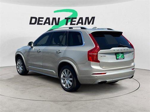 2016 Volvo XC90 T6 Momentum