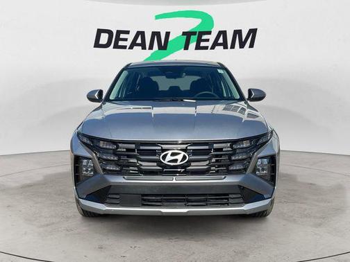 Shimmering Silver 2026 Hyundai TUCSON SE