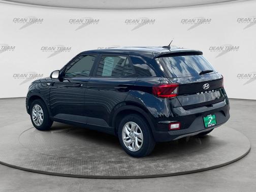 Black Noir Pearl 2023 Hyundai VENUE SE