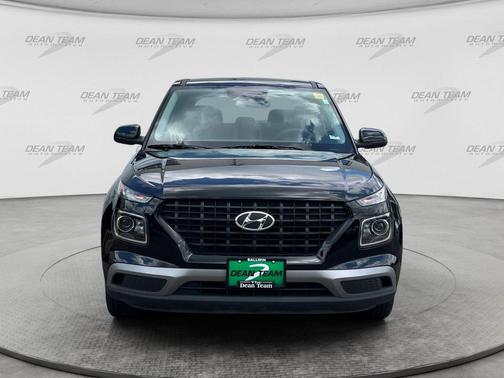 Black Noir Pearl 2023 Hyundai VENUE SE