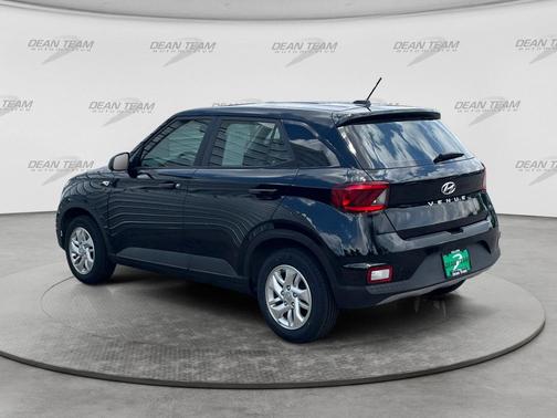 Black Noir Pearl 2023 Hyundai VENUE SE
