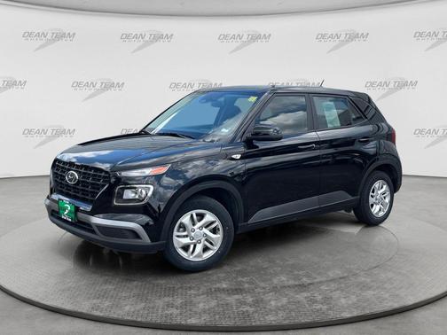Black Noir Pearl 2023 Hyundai VENUE SE