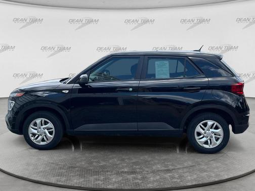 Black Noir Pearl 2023 Hyundai VENUE SE