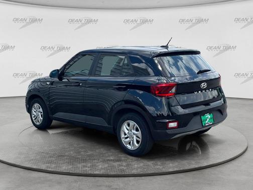 Black Noir Pearl 2023 Hyundai VENUE SE