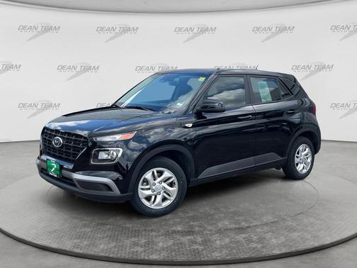 Black Noir Pearl 2023 Hyundai VENUE SE