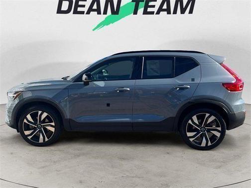 2023 Volvo XC40 Ultimate Dark Theme