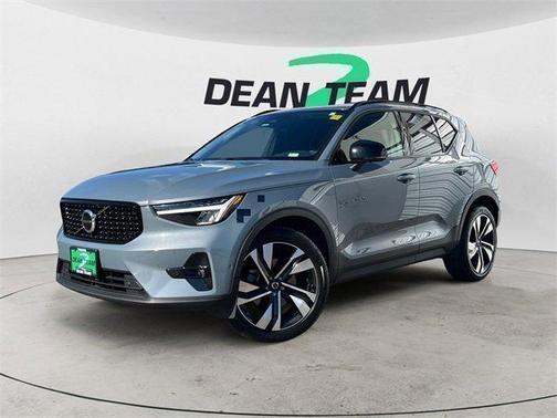 2023 Volvo XC40 Ultimate Dark Theme