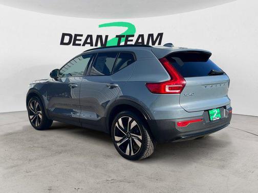 2023 Volvo XC40 Ultimate Dark Theme