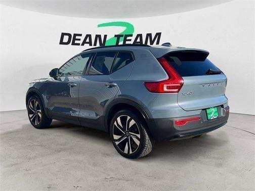 2023 Volvo XC40 Ultimate Dark Theme