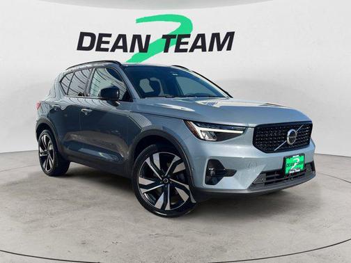 2023 Volvo XC40 Ultimate Dark Theme