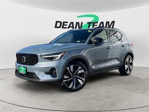 2023 Volvo XC40 Ultimate Dark Theme