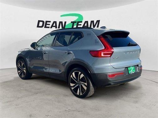 2023 Volvo XC40 Ultimate Dark Theme