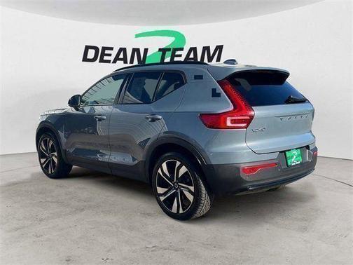 2023 Volvo XC40 Ultimate Dark Theme