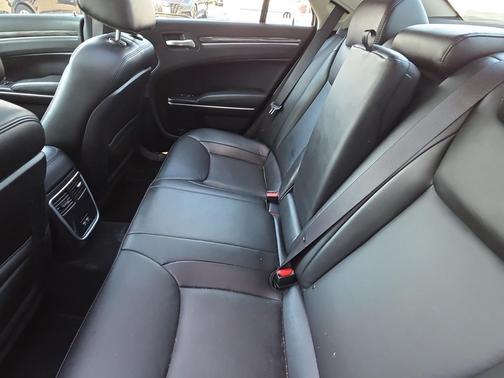 2021 Chrysler 300 Touring