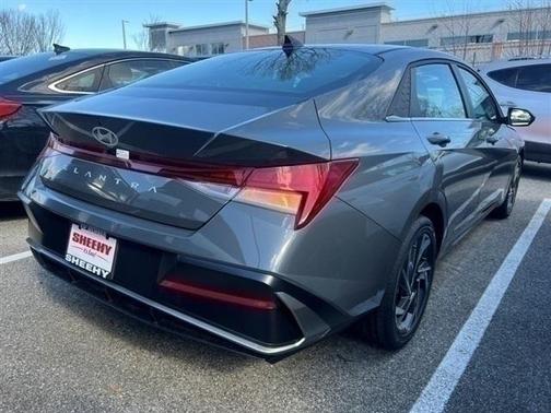 2025 Hyundai ELANTRA SEL
