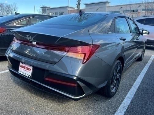 2025 Hyundai ELANTRA SEL