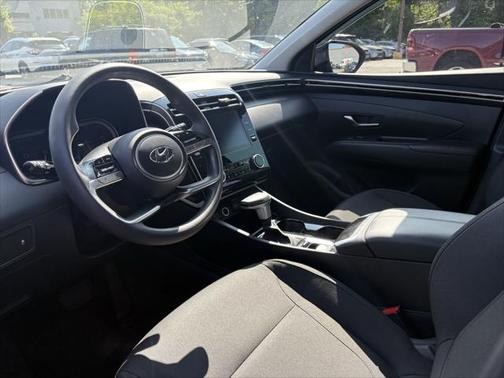 2022 Hyundai TUCSON SE
