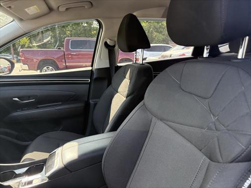 2022 Hyundai TUCSON SE