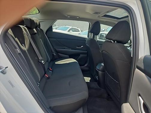 2025 Hyundai ELANTRA SEL