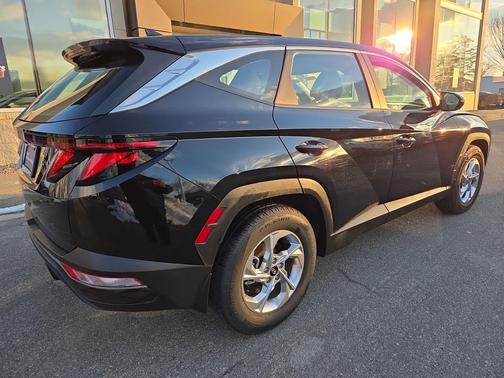 2022 Hyundai TUCSON SE