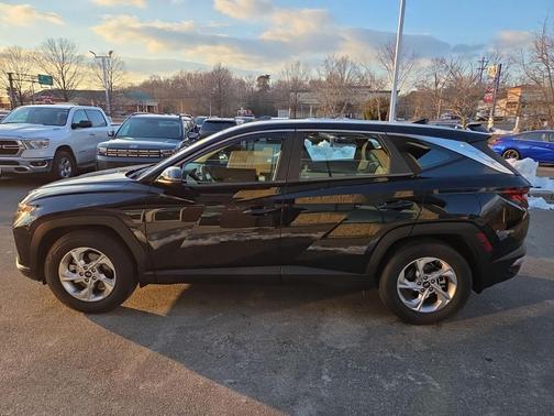 2022 Hyundai TUCSON SE
