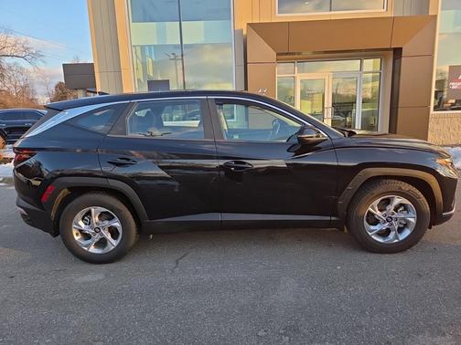 2022 Hyundai TUCSON SE