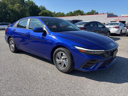 2025 Hyundai ELANTRA SE