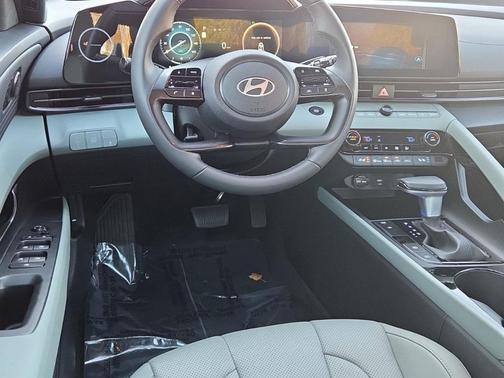 2025 Hyundai ELANTRA HEV Limited