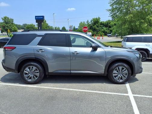 2024 Nissan Pathfinder SV 4WD
