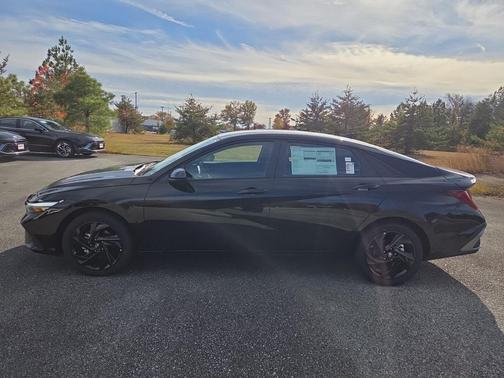 2026 Hyundai ELANTRA HEV SEL Sport