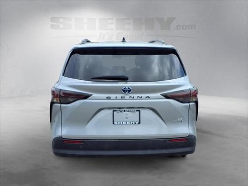 2023 Toyota Sienna LE