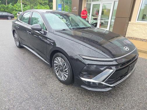 Onyx Black 2024 Hyundai SONATA Hybrid SE