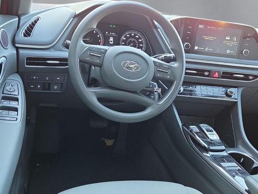 2022 Hyundai SONATA SE