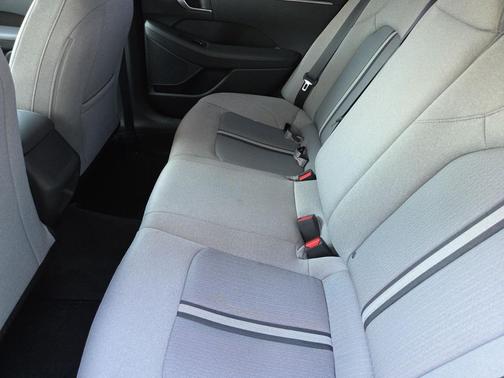 2022 Hyundai SONATA SE