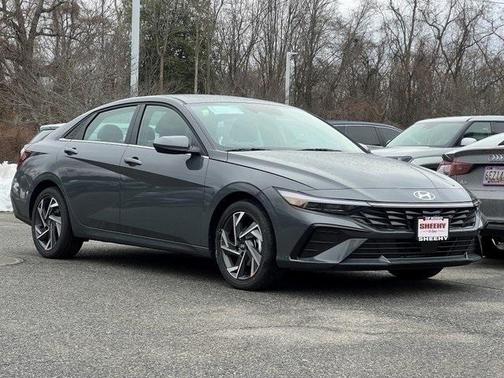 2025 Hyundai ELANTRA SEL