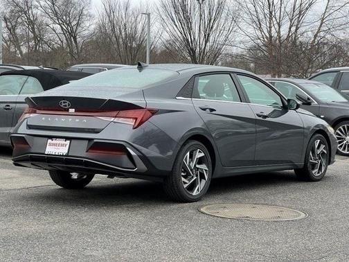 2025 Hyundai ELANTRA SEL