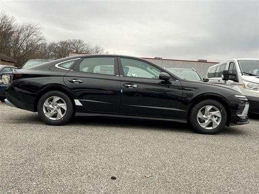 2025 Hyundai SONATA SE