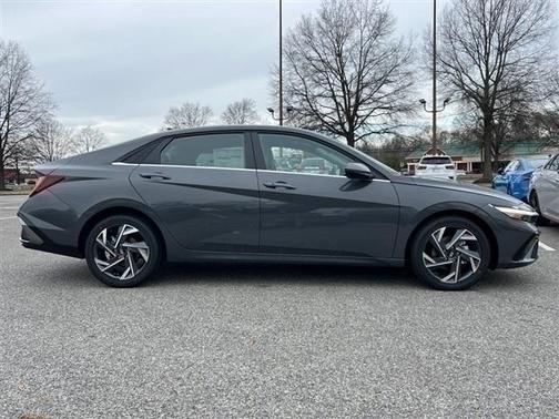 2025 Hyundai ELANTRA SEL