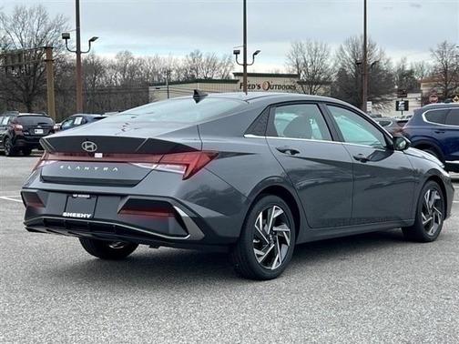 2025 Hyundai ELANTRA SEL