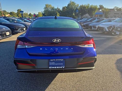 2025 Hyundai ELANTRA SEL