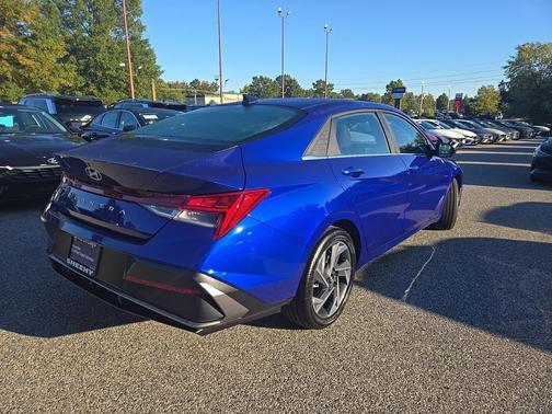 2025 Hyundai ELANTRA SEL